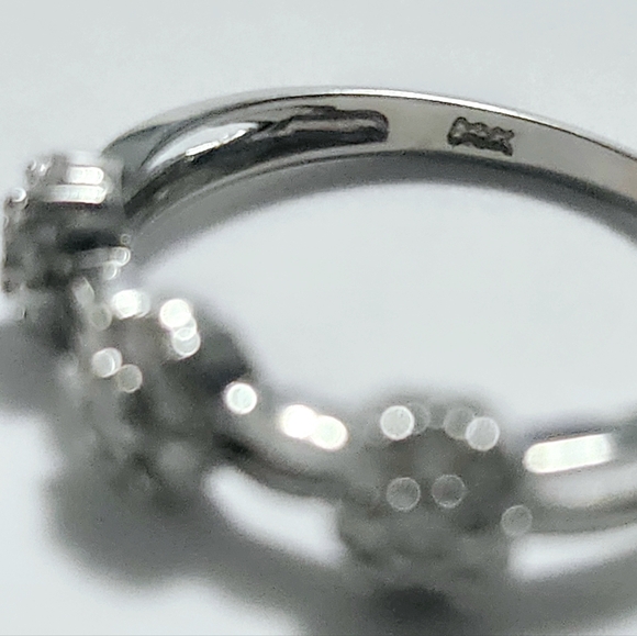 14K Diamond Flower Ring size 7 - Picture 12 of 13